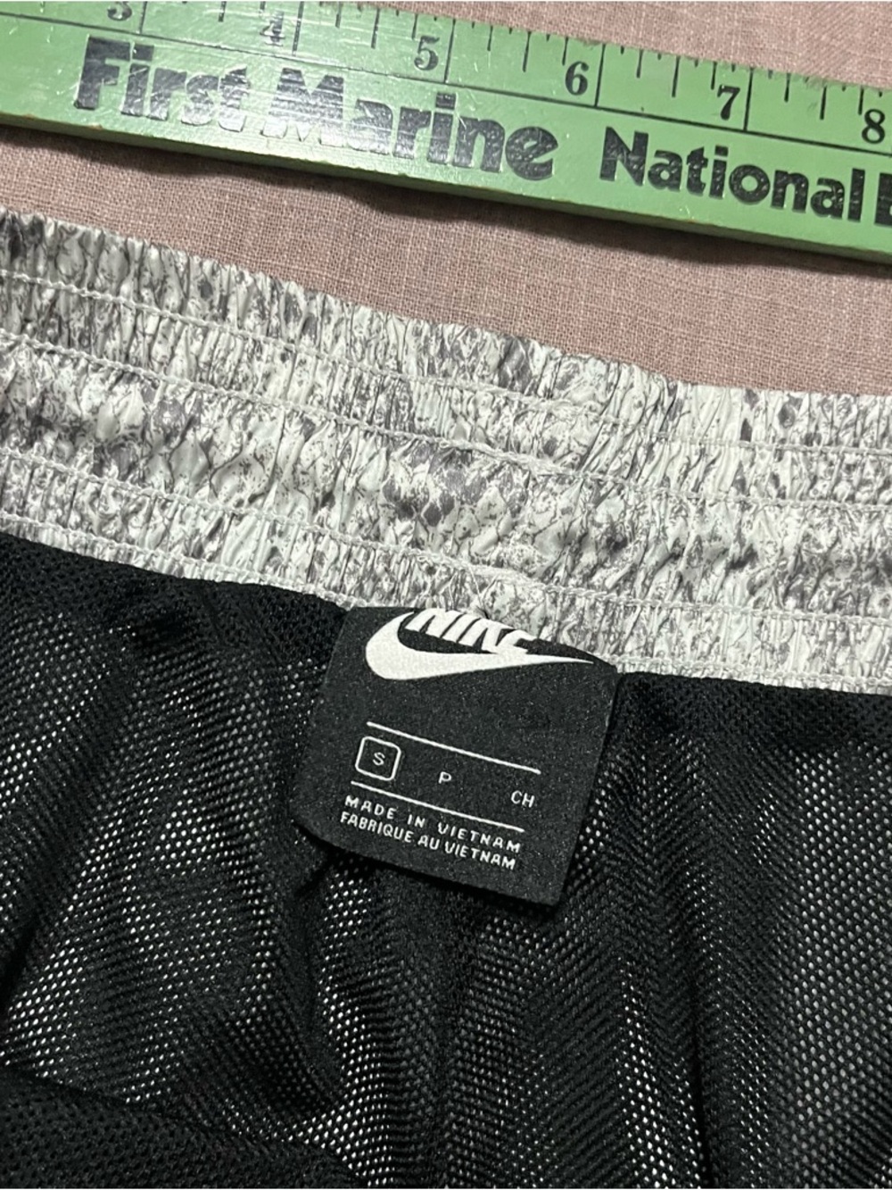 Nike Women's Python Nylon Woven Pants Size Small Snakeskin Track Gym Workout - Picture 8 of 8